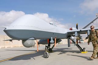 Sestřelili jsme americký dron a zahnali palbou F-35, chlubí se íránské revoluční gardy - Novinky